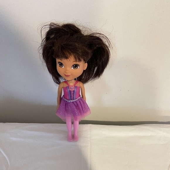 2015 Mattel dora the ballerina Viacom Doll...ADORABLE...VERY PRETTY FACE - Picture 3 of 4